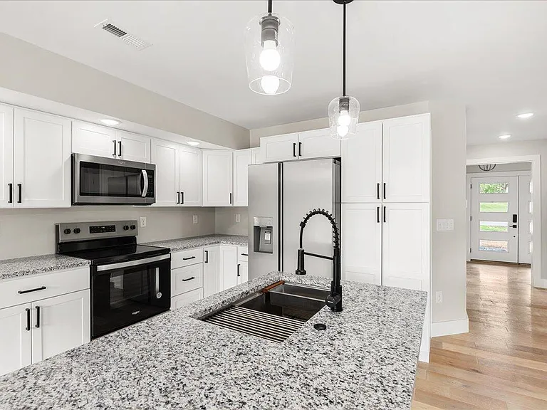 145 Crooked Creek Dr — Photo 12