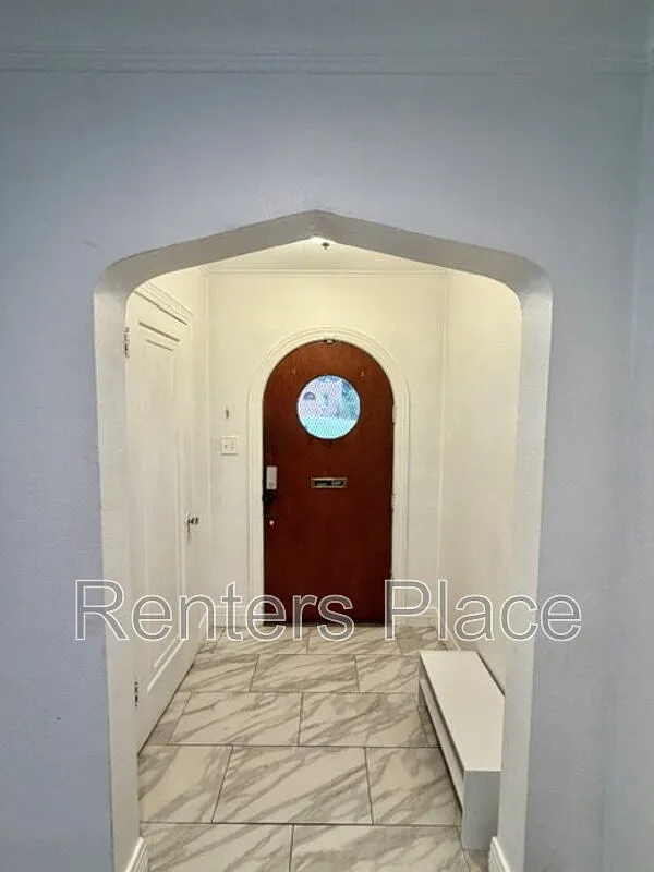 4 bed, 2.0 bath, 2075 sqft, $1,795 — Photo 2