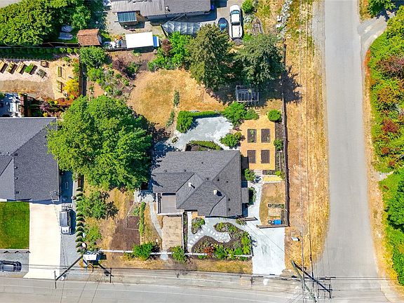 3rd image of 3590 Garland Ave