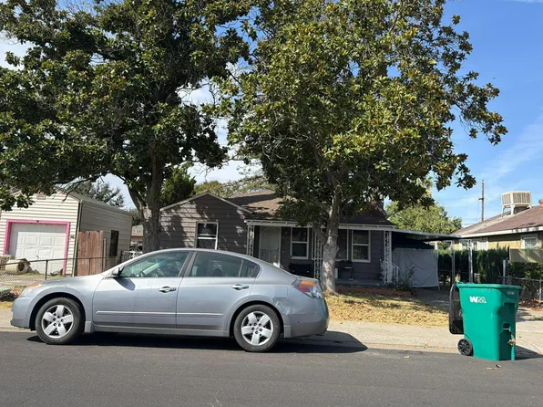 2077 Webb St, Stockton, CA 95205