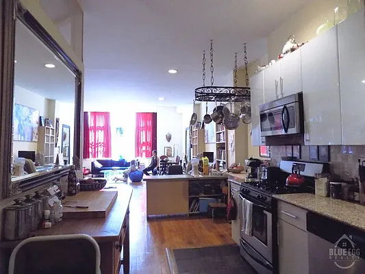 Rented by Blue Egg Realty Corp | media 22