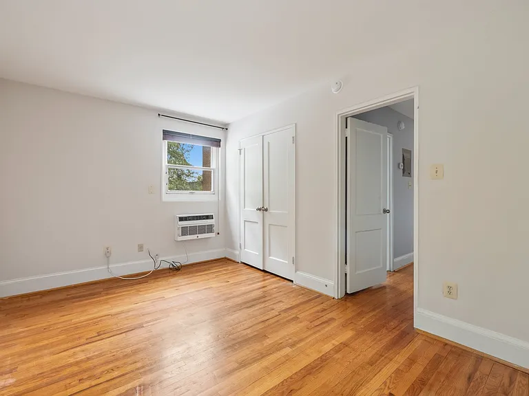 4595 Macarthur Blvd NW #4 — Photo 3