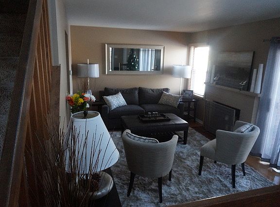 3rd image of 2589 College Hill Cir