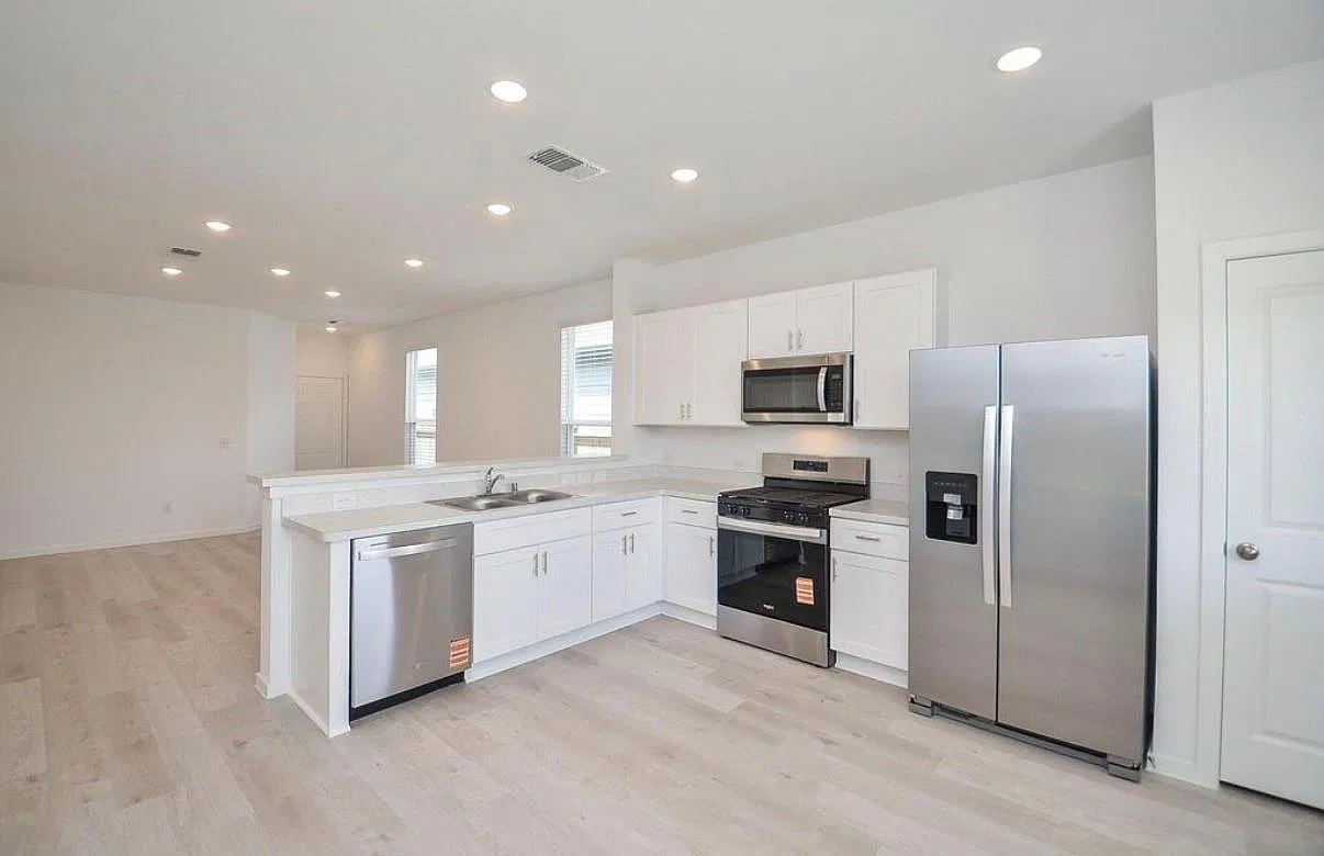 3 bed, 2.0 bath, 1204 sqft, $1,750 — Photo 2