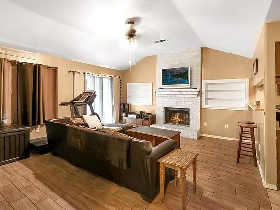 5th image of 4808 Sandalwood Cir