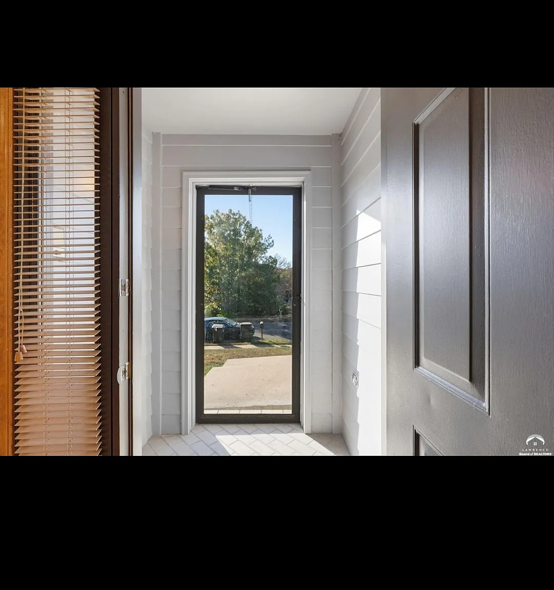 3 bed, 2082 sqft, $2,595 — Photo 4