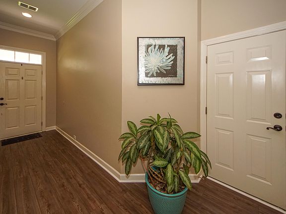 5th image of 106 Duck Pond Ct