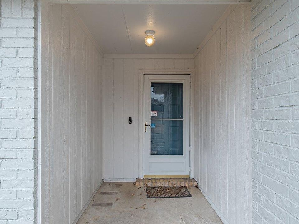 1st image of 503 Valley Mills Dr