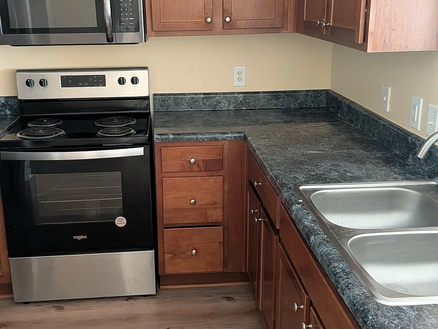 3 bed, 2.5 bath, 1850 sqft, $1,775 — Photo 2