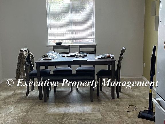 5th image of 208 Mesquite Cir