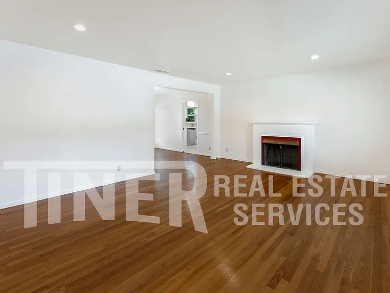541 Sandburg Dr — Photo 7