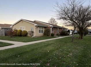 527 Belford Rd, Monroe Township, NJ 08831