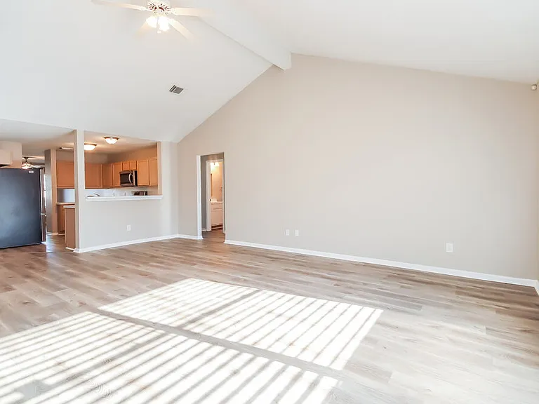 10815 Malden Dr — Photo 3