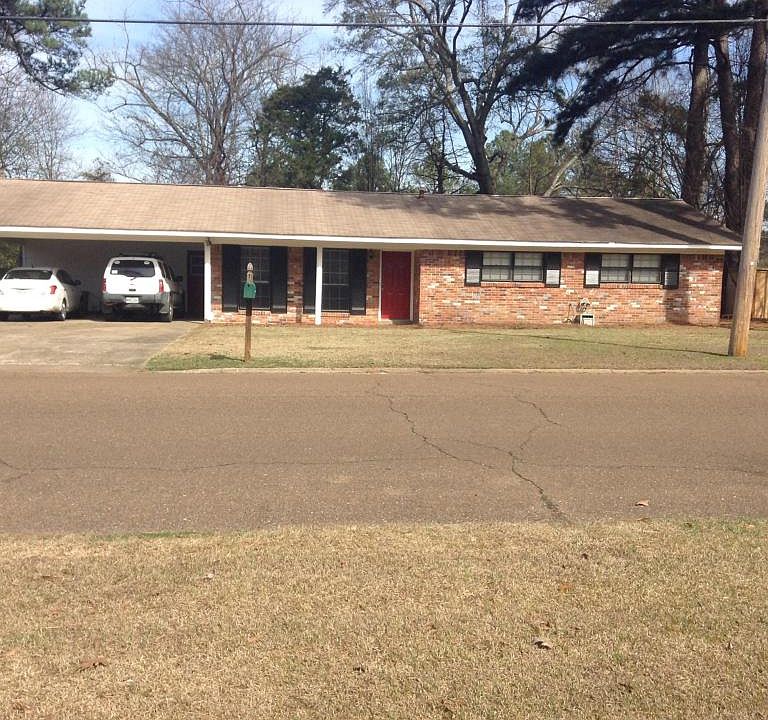 1st image of 2404 Pin Oak Dr