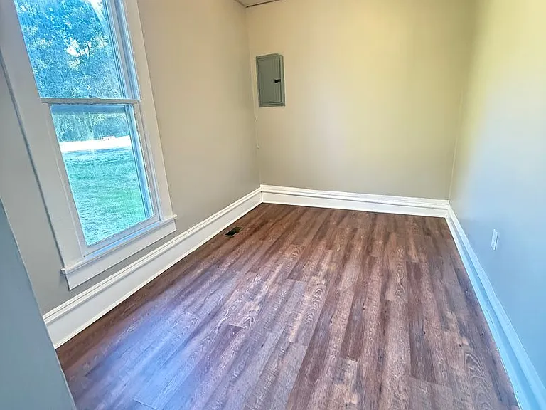 208 Oakland St — Photo 10