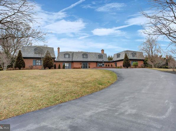 9383 Oyer Dr, Waynesboro, PA 17268