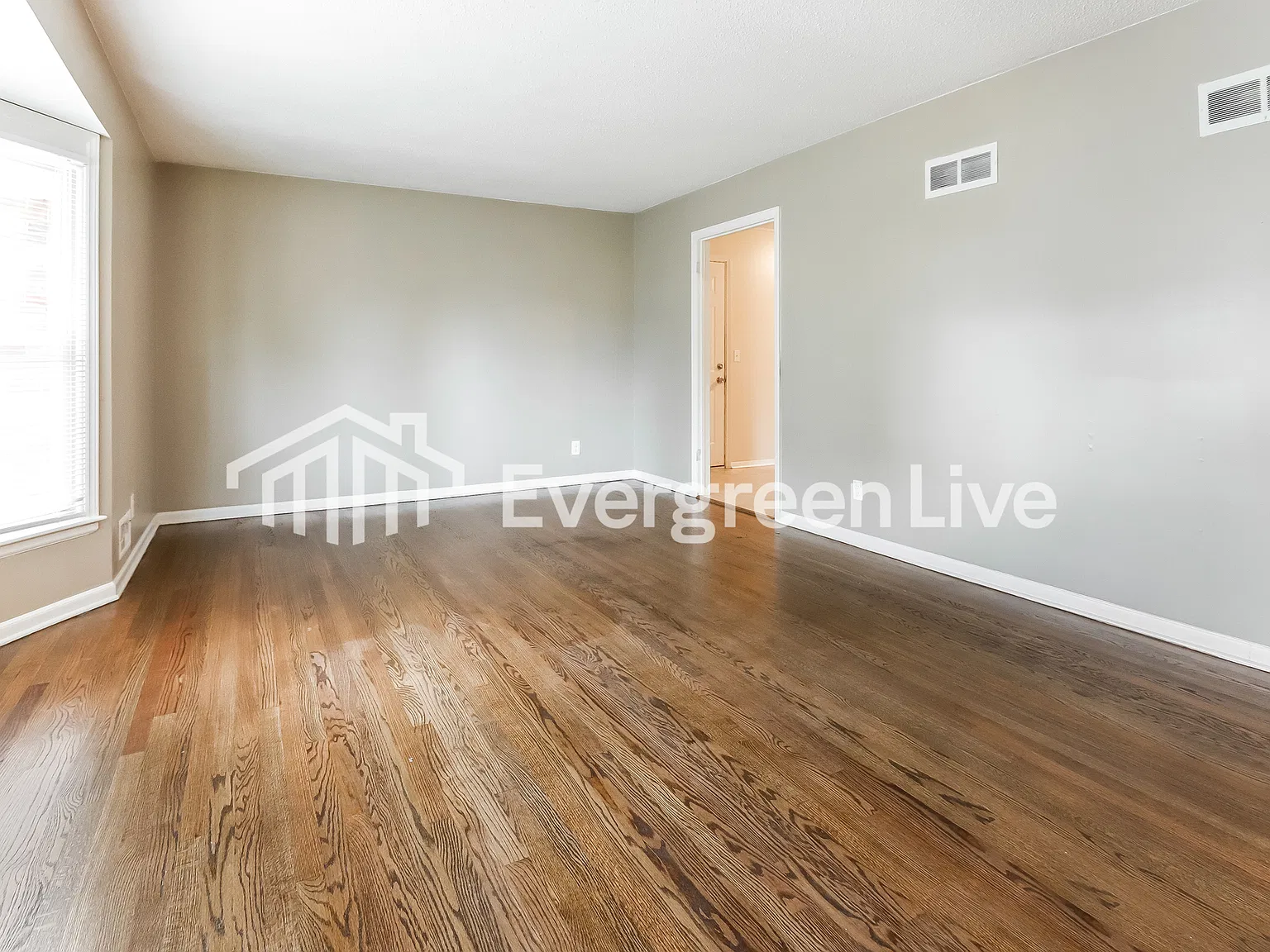 3 bed, 2.0 bath, 1348 sqft, $1,545 — Photo 3