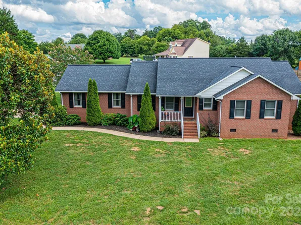 2711 Gold Rush Dr, Lincolnton, NC 28092
