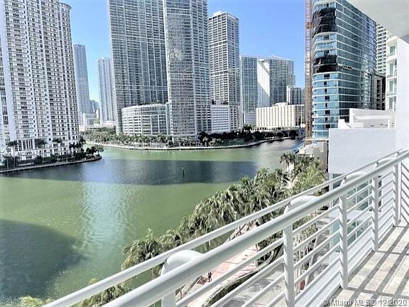 2nd image of 325 Biscayne Blvd #819