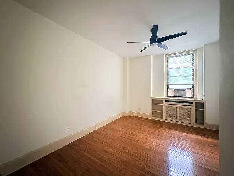 250 S 13th St #1B — Photo 12