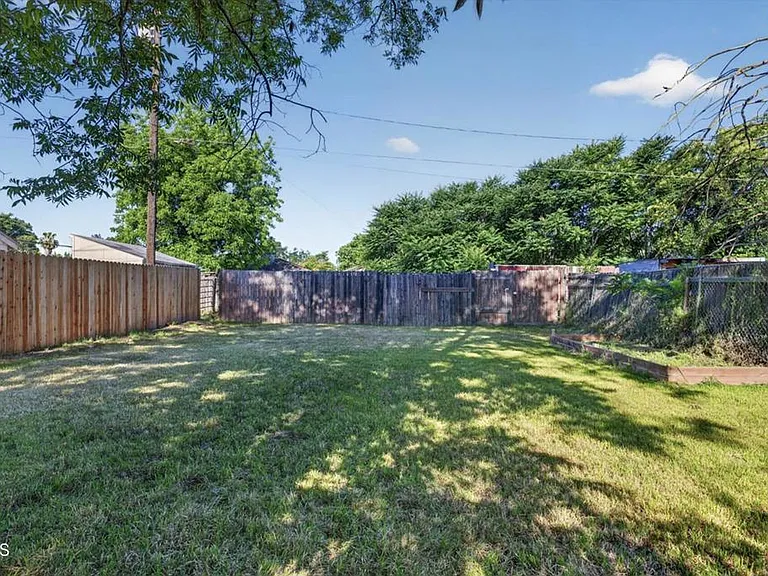 3307 Belden St — Photo 22