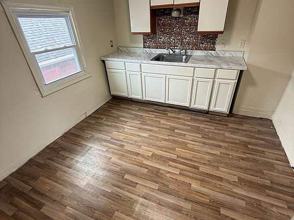 2nd image of 138 Poultney Ave Floor 2
