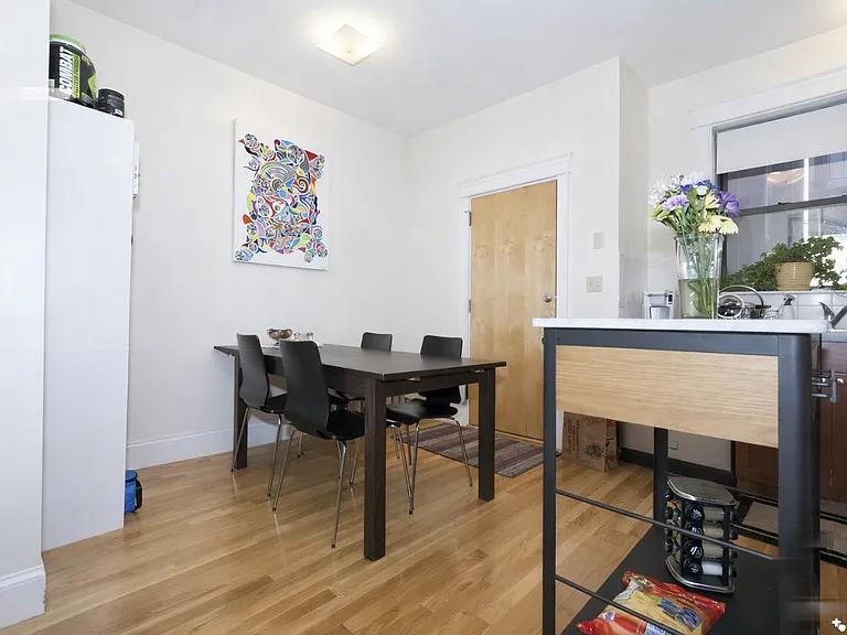 76 Quint Ave #2 — Photo 2