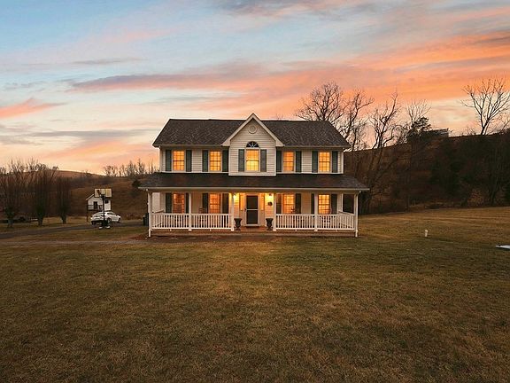 3rd image of 45 Oaklawn Cir
