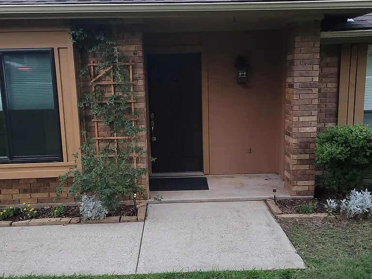 912 N Dove Rd — Photo 1