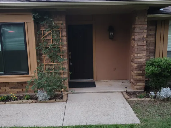 912 N Dove Rd, Grapevine, TX 76051