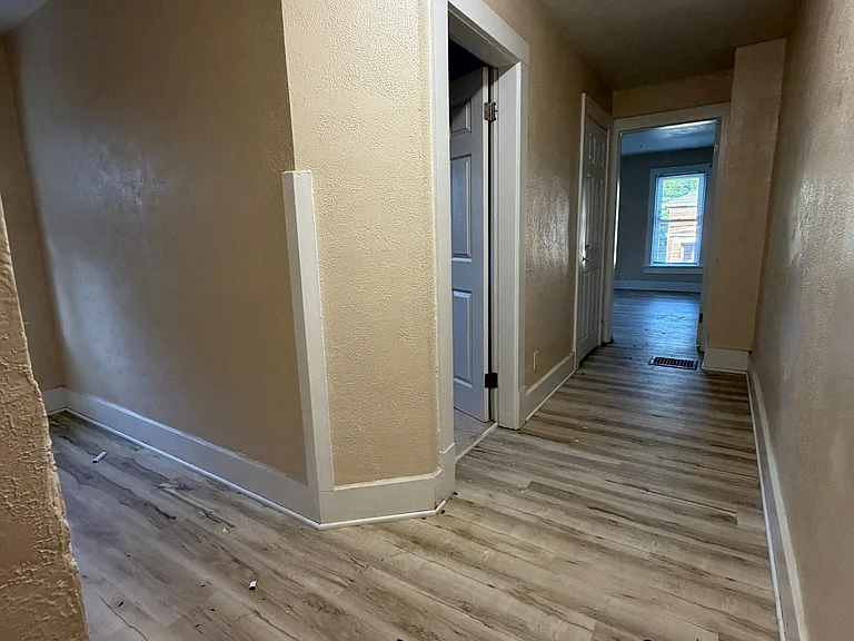 2414 S Wayne Ave — Photo 5