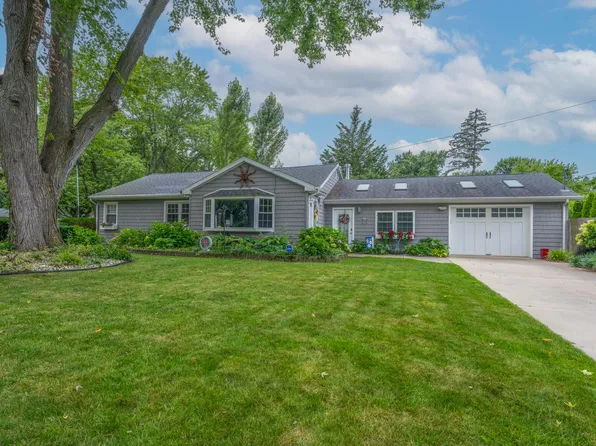 2110 Commonwealth Rd, Benton Harbor, MI 49022