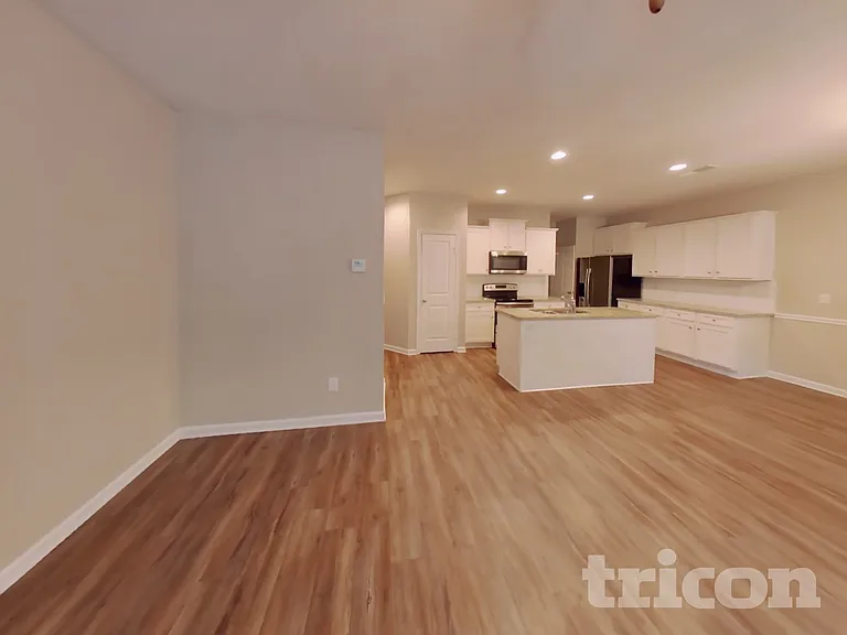 2300 Shady Dr — Photo 2