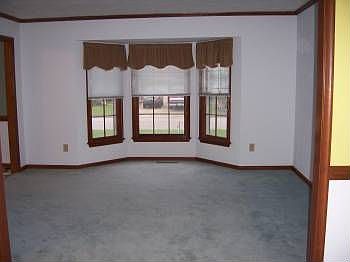 4th image of 2517 Castle Hill Ct