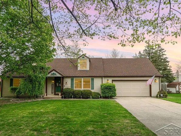 104 Meadow Ln, Midland, MI 48640