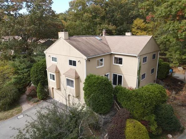 1 Manor House Ln Unit 1, Uxbridge, MA 01569