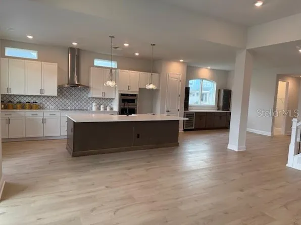 (undisclosed Address), TAMPA, FL 33618