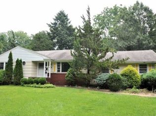 39 Abby Ln, Green Brook, NJ 08812