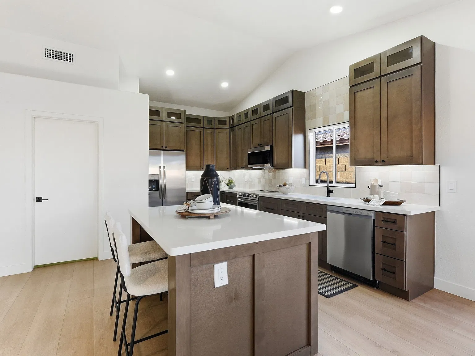 3 bed, 1495 sqft, $3,000 — Photo 2