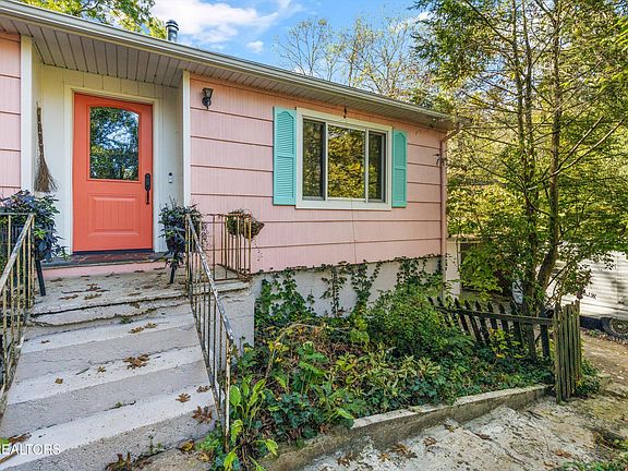 5th image of 5307 Rebecca Ln