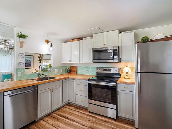 3rd image of 512 Imperial Dr