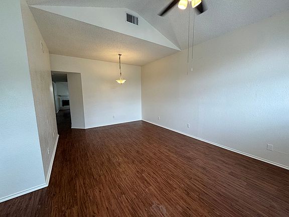 3rd image of 4024 Periwinkle Dr