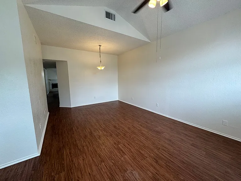 4024 Periwinkle Dr — Photo 3