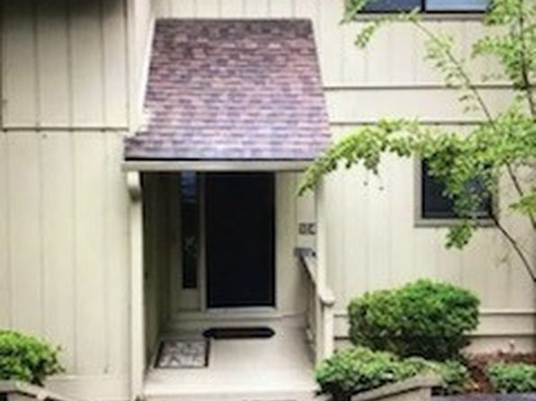 104 Harbor Lights Dr
