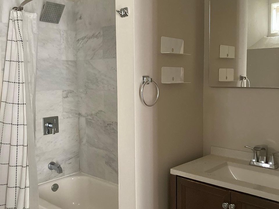 2nd image of 1435 State St #4