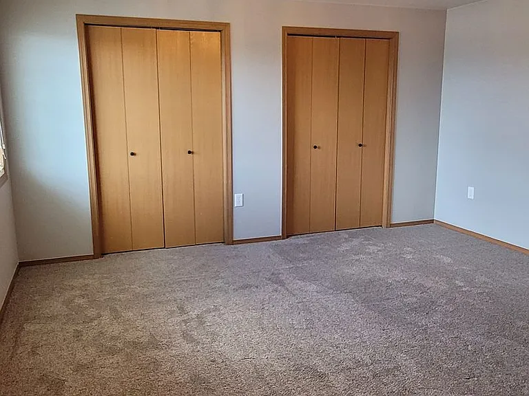 1349 E Greens Loop — Photo 32