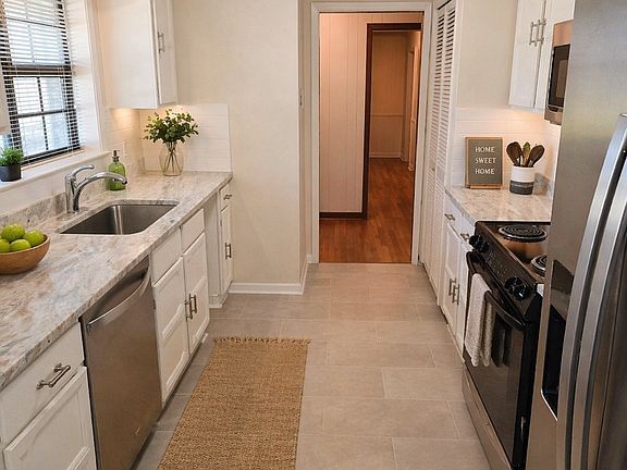 2nd image of 129 Alonda Dr