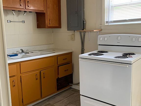 4th image of 1001 E Voorhees St #H-m-011