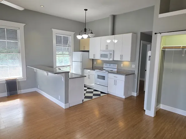 9591 Main St #1, Penngrove, CA 94951