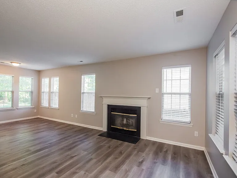 3033 Oakcroft Dr — Photo 5